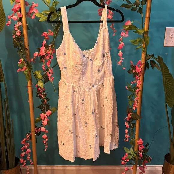 Missguided Tall corset skater dress with floral broderie in White